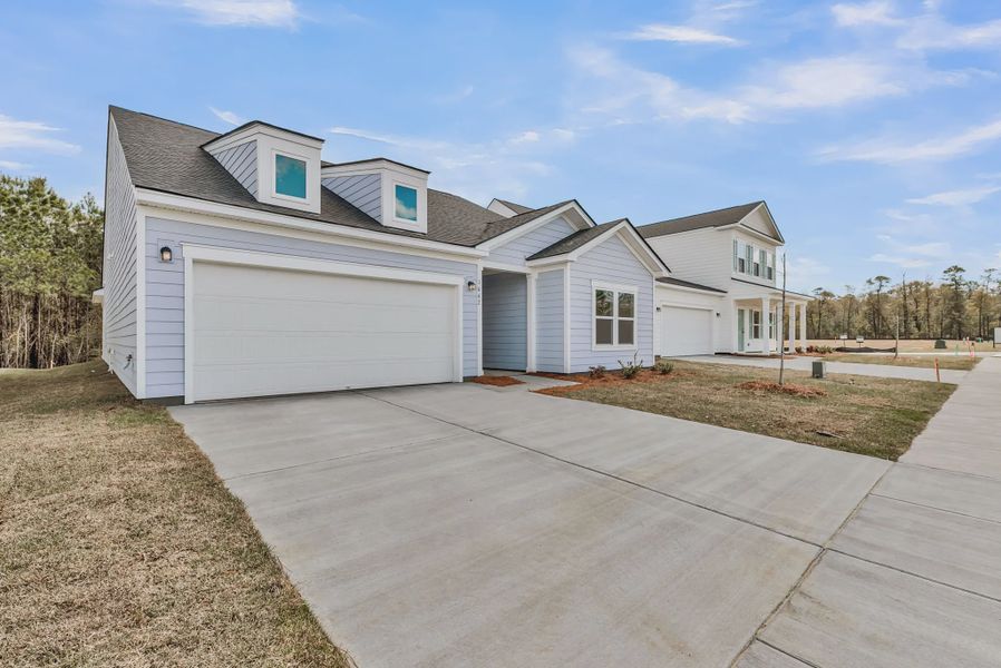 Exterior details of a home in Tea Farm, Ravenel (Image 5).