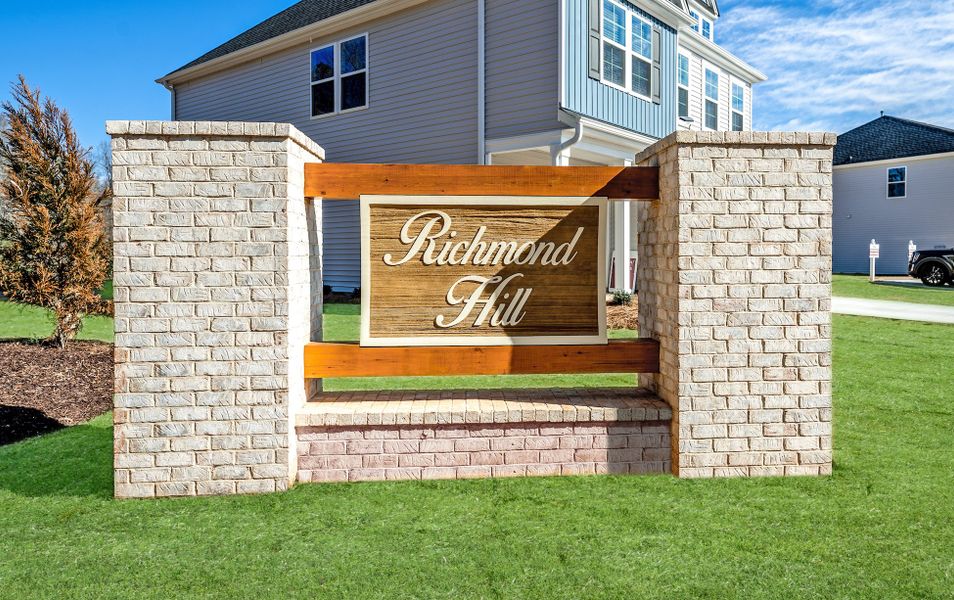 Front exterior of a home in the Richmond Hill community, located in Inman, SC (Image 1).