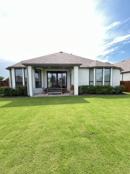A charming modern home with a lush green lawn in Devonshire by Highland Homes (Forney, TX). A charming modern home with a lush green lawn in Devonshire by Highland Homes (Forney, TX).