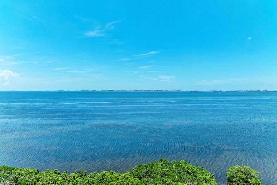 Natural surroundings and green spaces near Legends Bay in Bradenton, FL (Image 36).