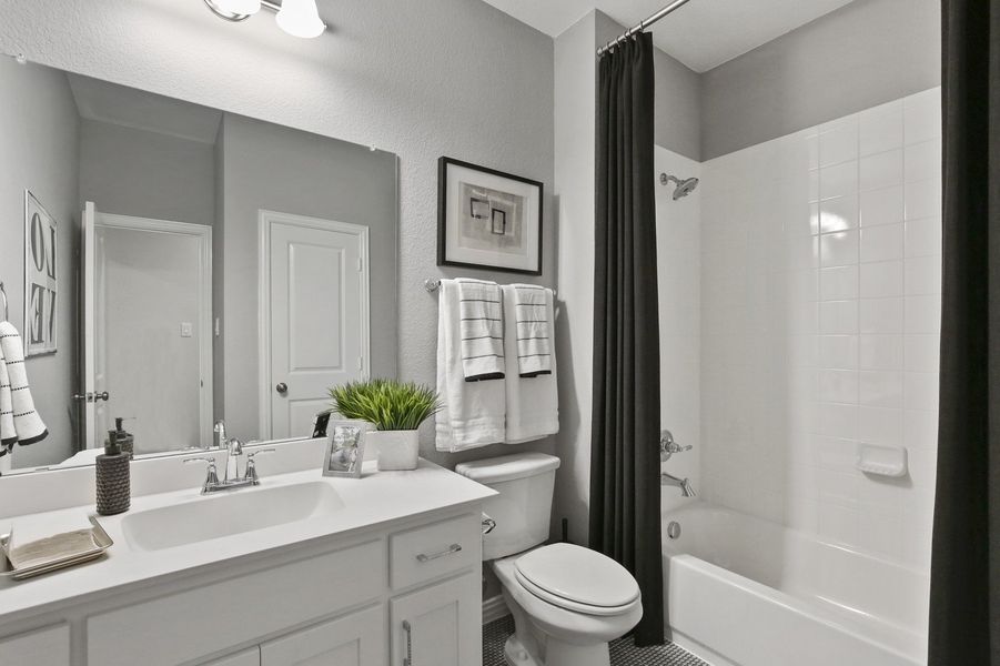 Wildridge 50s Model Plan 1521 Bath by American Legend Homes