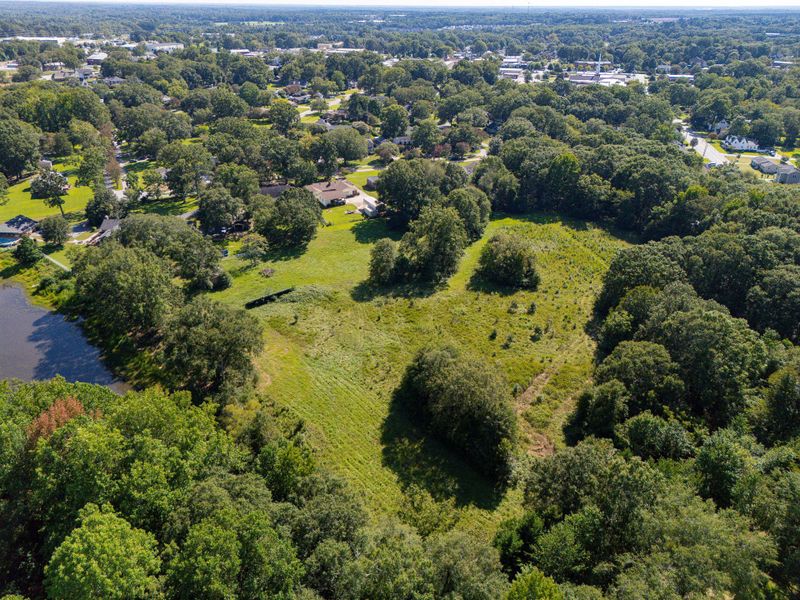Natural surroundings and green spaces near Fountain Grove in Fountain Inn, SC (Image 22).