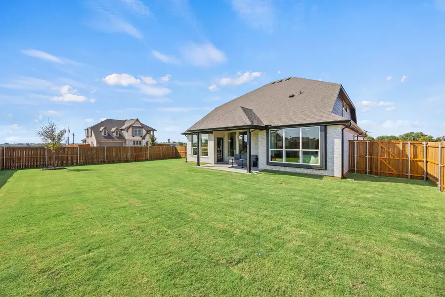 Exterior details of a home in El Dorado, Granbury (Image 3).