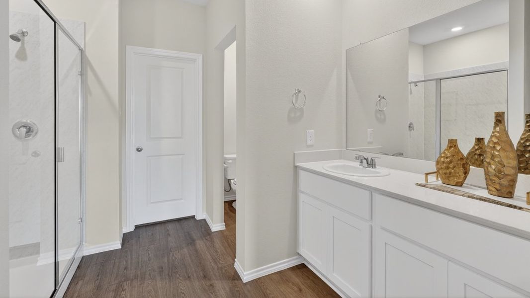 Furnished interior in a model home at Forestbrook Estates in Paris (Image 39).