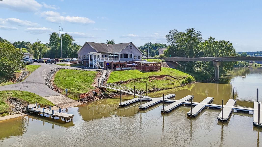 Community amenity available to residents of Esplanade at Lake Hickory in Taylorsville (Image 6).