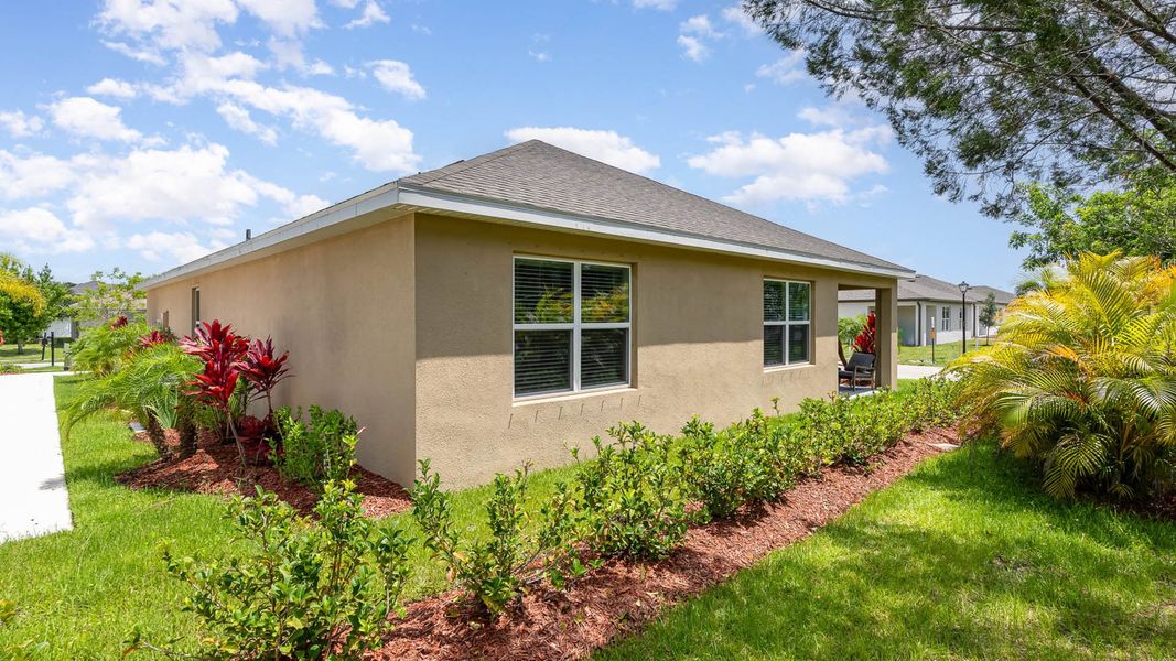 Exterior details of a home in Morningside, Fort Pierce (Image 7).