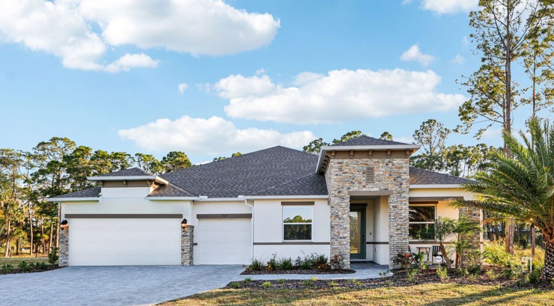 Front exterior of a home in the Mount Plymouth Greens community, located in Mount Plymouth, FL (Image 2).