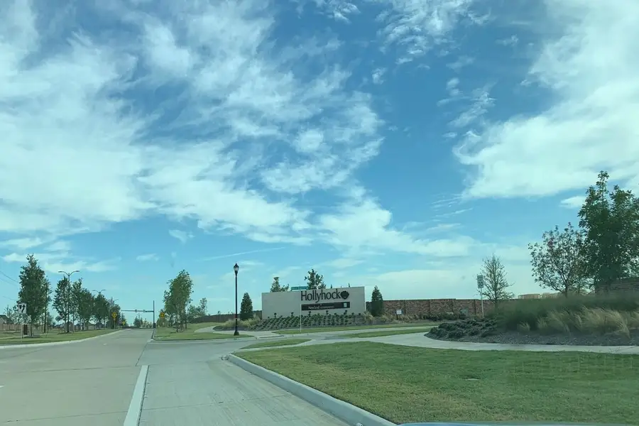 Image 16 of the Hollyhock community in Frisco, TX.