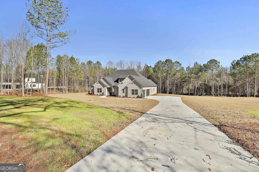 Front exterior of a home in the Wild Fern Reserve community, located in Newnan, GA (Image 10).