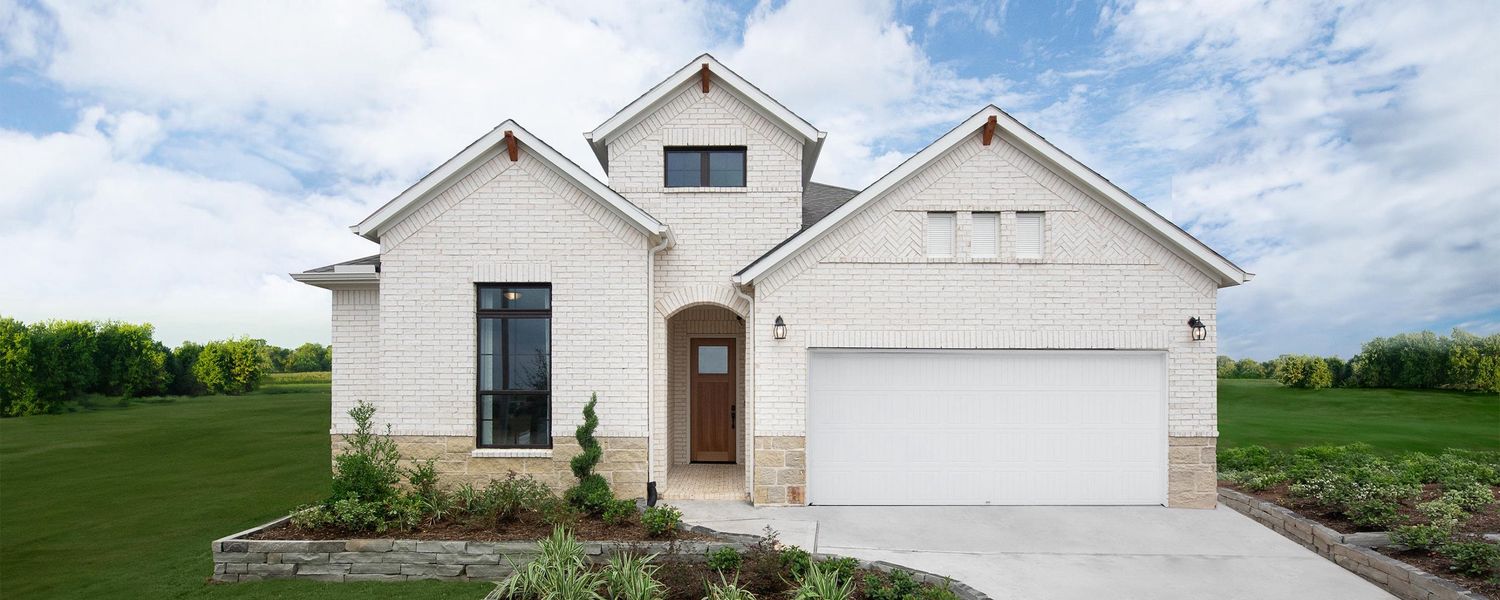 Front exterior of a home in the Brookewater community, located in Rosenberg, TX (Image 4).