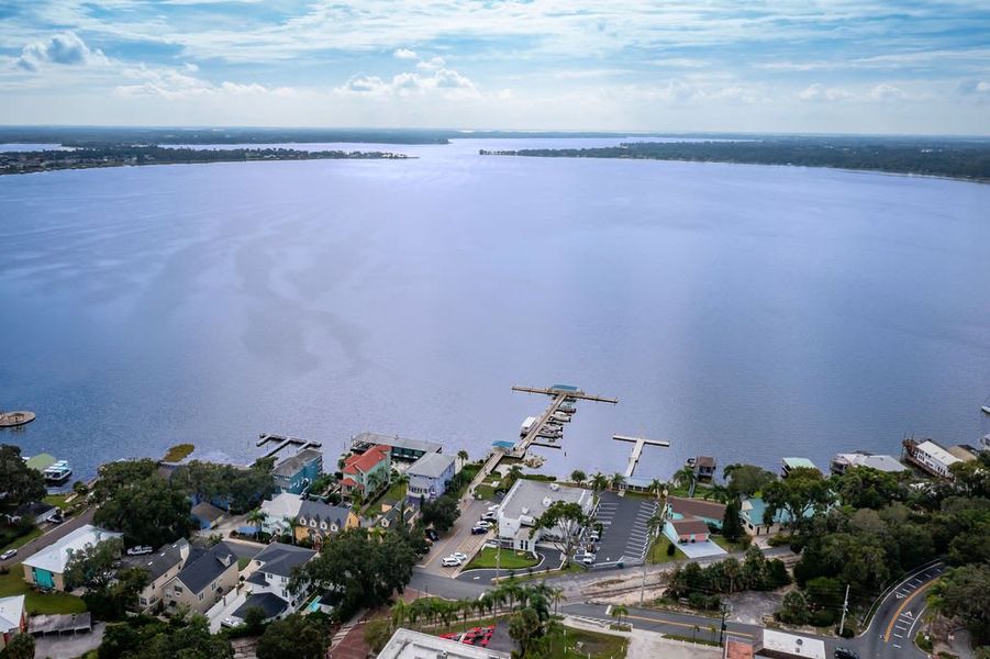 Whether boating or dining lakefront, Lake Dora just minutes away gives breathtaking views | New Homes in Mount Dora, FL | Landsea Homes