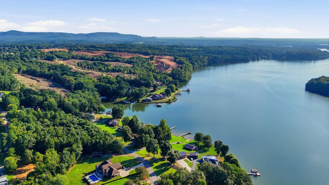 Natural surroundings and green spaces near Esplanade at Lake Hickory in Taylorsville, NC (Image 18).