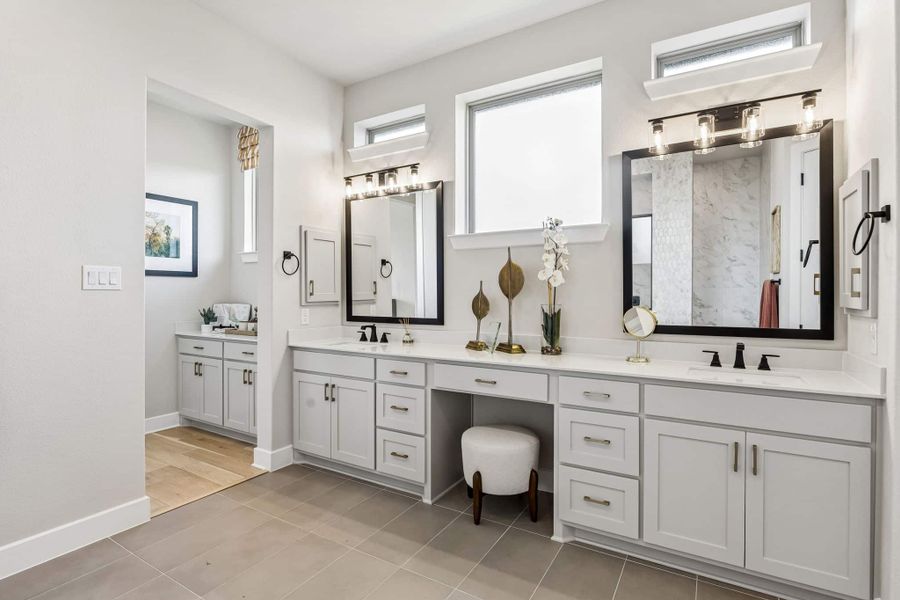 Furnished interior in a model home at Lakeway Estates in Waxahachie (Image 24).