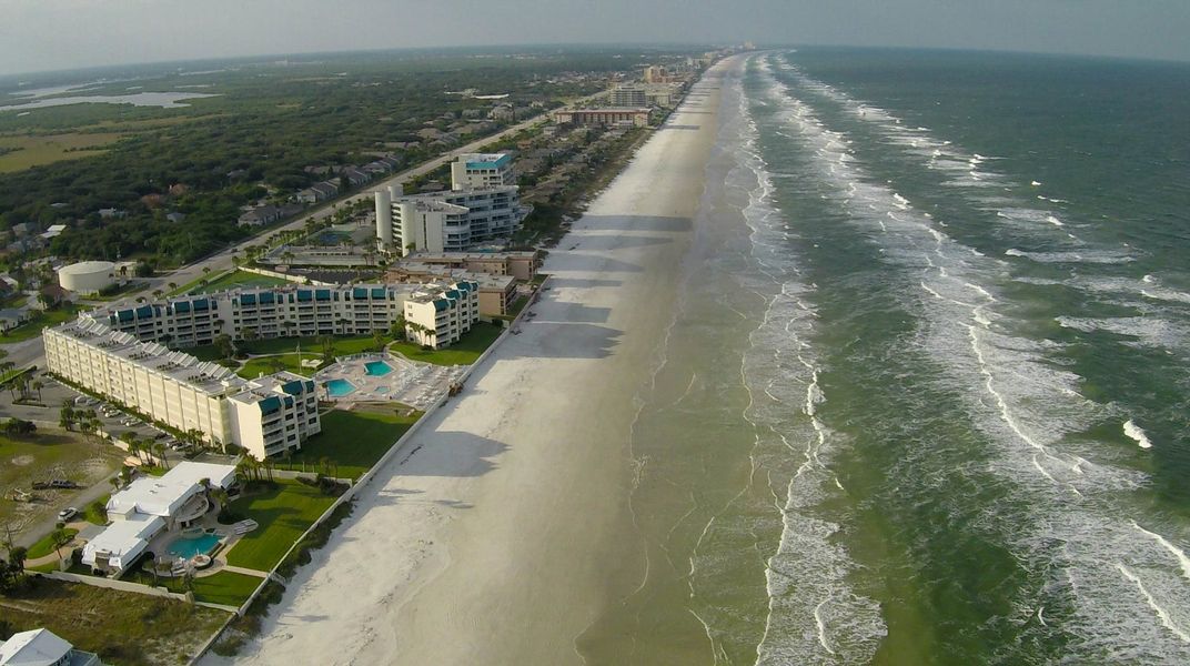 New Smyrna Beach and Dayton are both within 30 minutes of Cresswind DeLand