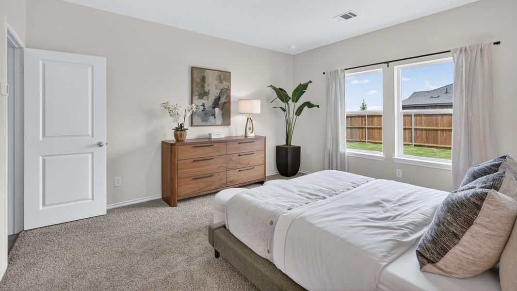 Furnished interior in a model home at Forestbrook Estates in Paris (Image 38).
