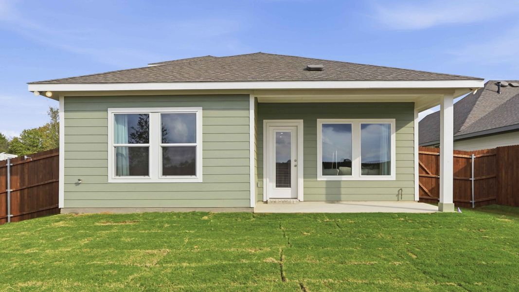 Exterior details of a home in Blaire Lake, Tyler (Image 4).