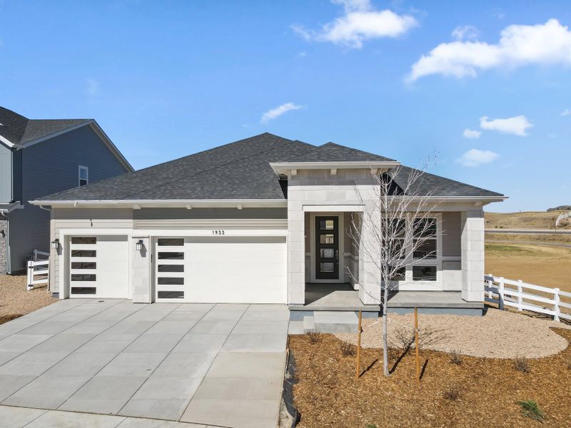 Front exterior of a home in the The Estates Collection at Murphy Creek community, located in Aurora, CO (Image 3).