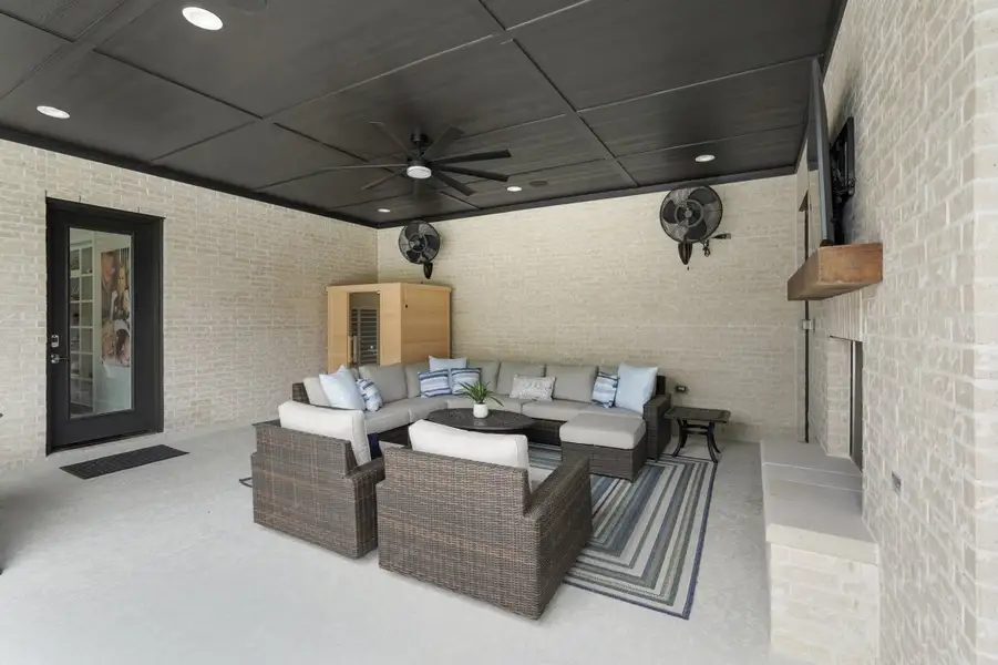 Exterior details of a home in Kings Crossing, Parker (Image 3).