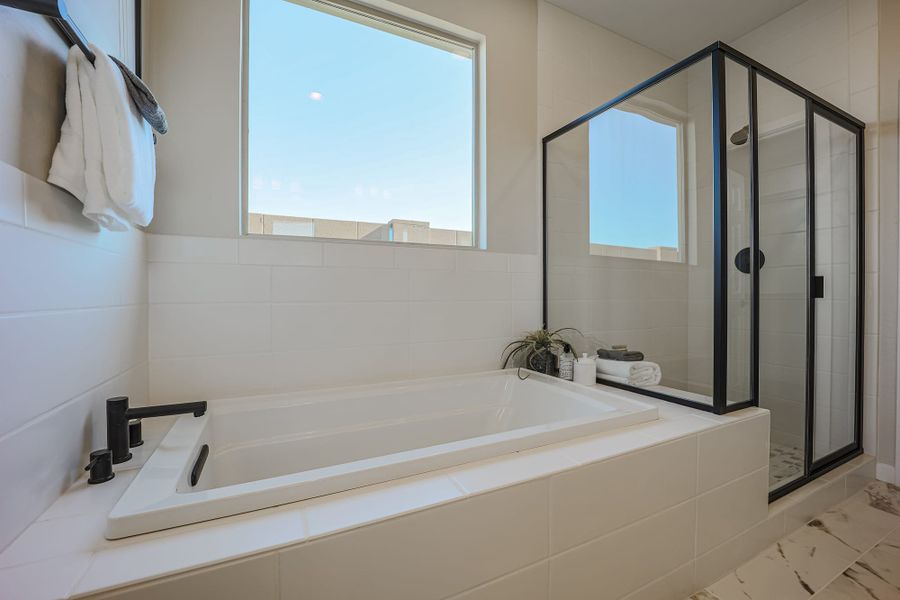 Primary Bath - Luneta - Vidrio at Estrella in Goodyear, Arizona by Landsea Homes