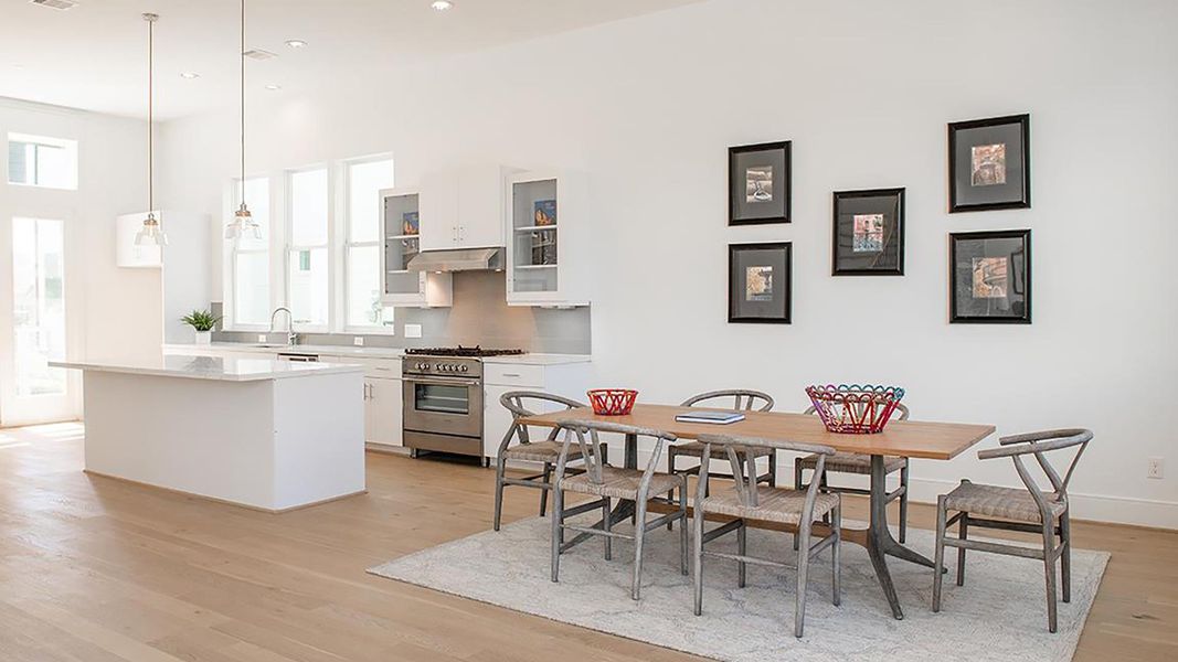 Furnished interior in a model home at Avondale in Houston (Image 9).