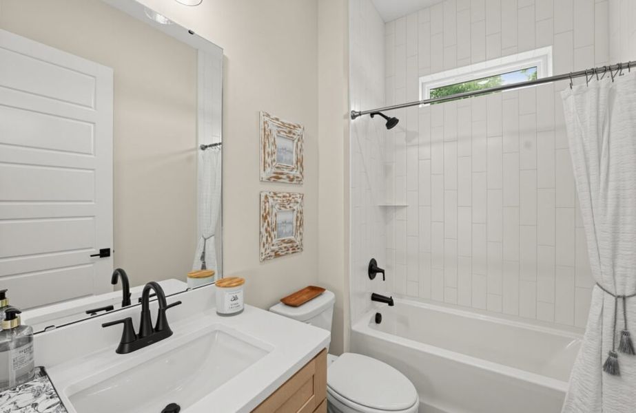 Furnished interior in a model home at King's Landing in Panama City (Image 26). Furnished interior in a model home at King's Landing in Panama City (Image 26).