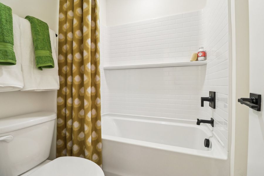 Bradley II - Bathroom