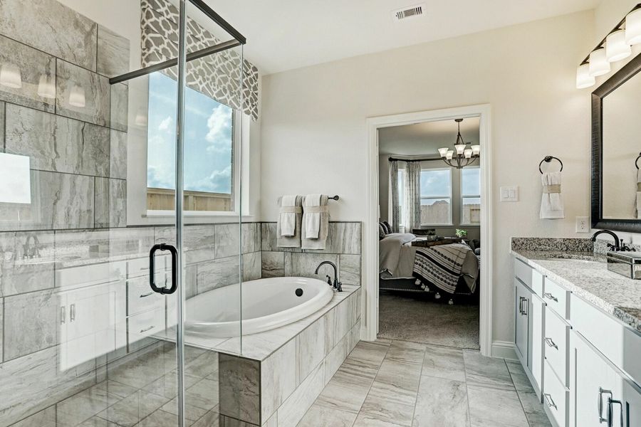 Image 17 of the Del Bello Lakes 50 Series community in Manvel, TX.
