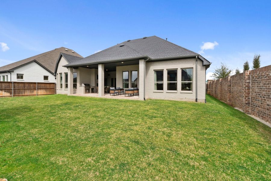 Exterior details of a home in Mustang Lakes, McKinney (Image 7).