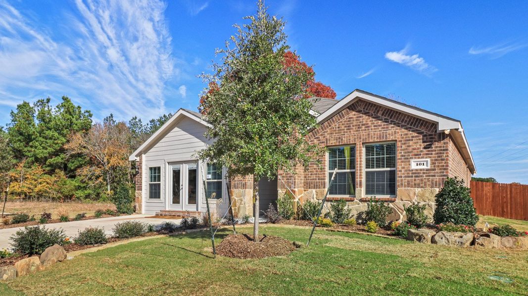 Front exterior of a home in the River Oaks at Sawmill community, located in Chandler, TX (Image 3).