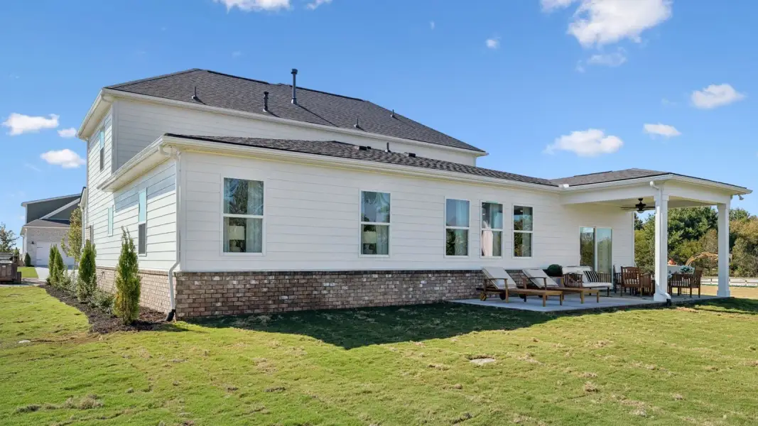 Exterior details of a home in Walnut Ridge, Lebanon (Image 12).