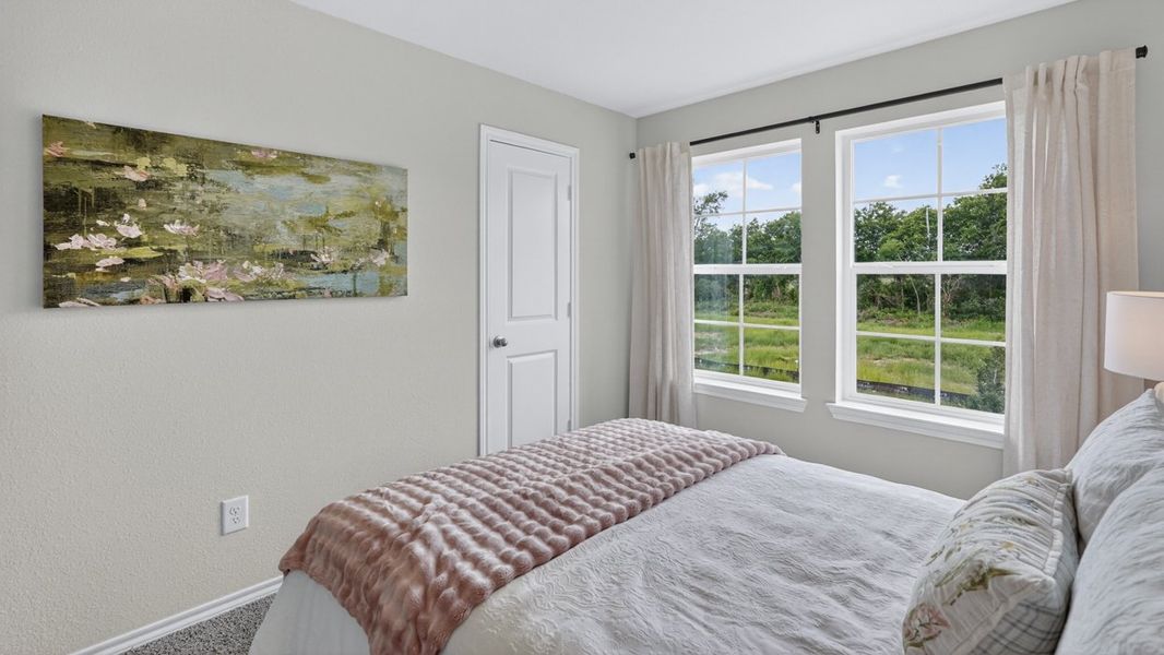 Furnished interior in a model home at Forestbrook Estates in Paris (Image 46).
