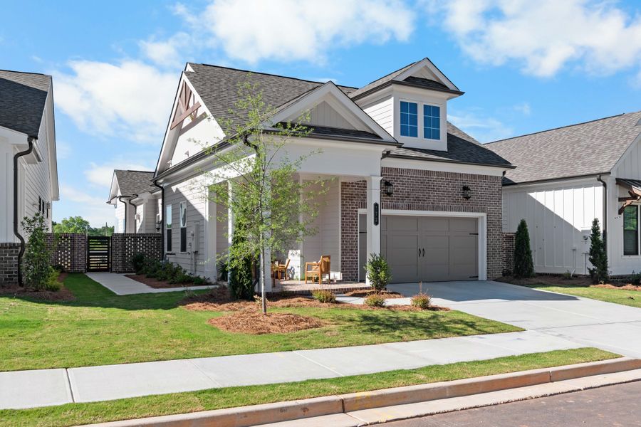 Front exterior of a home in the Aberdeen community, located in Hoschton, GA (Image 11).