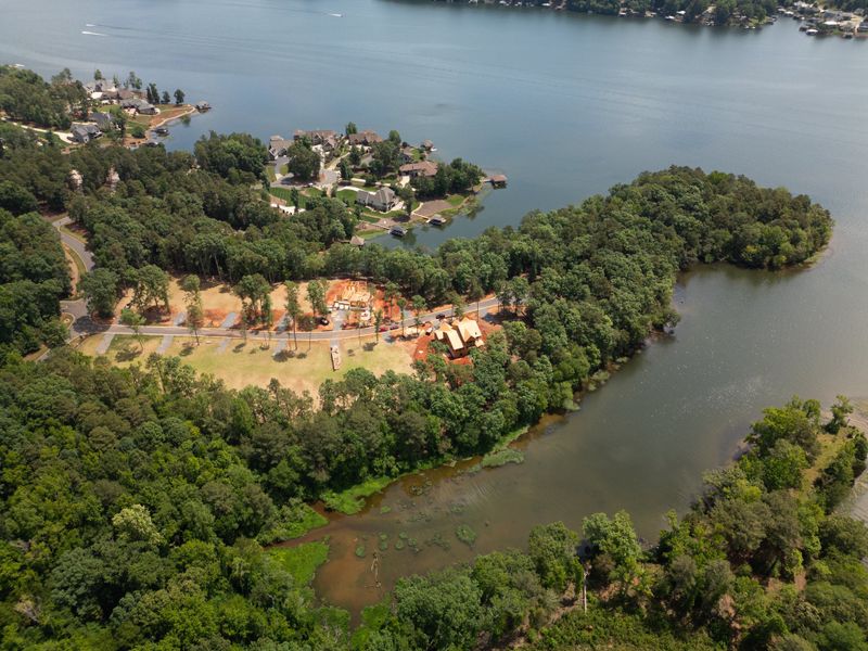 Natural surroundings and green spaces near Edgewater on Lake Tillery in Norwood, NC (Image 46).