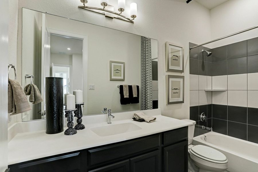 Image 18 of the Del Bello Lakes 70 Series community in Manvel, TX.