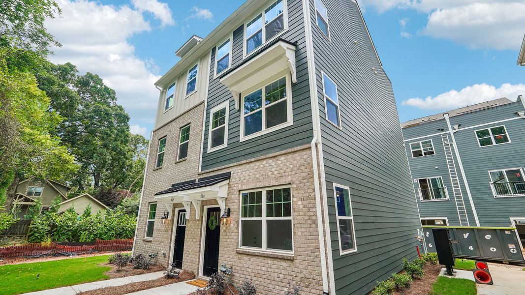 Image 20 of the Kingman Townhomes community in Charlotte, NC.