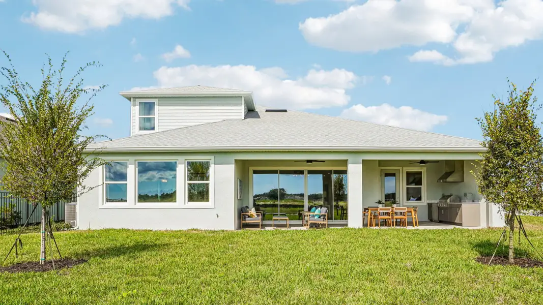 Exterior details of a home in Ardisia Park, New Smyrna Beach (Image 14).