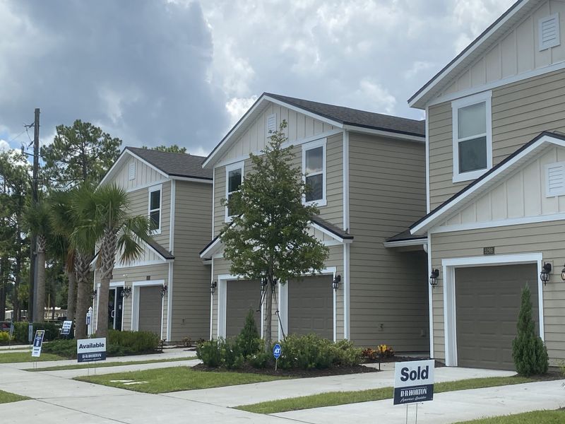 Contemporary townhomes with manicured lawns in Briarwood by D.R. Horton (Jacksonville, FL). Contemporary townhomes with manicured lawns in Briarwood by D.R. Horton (Jacksonville, FL).