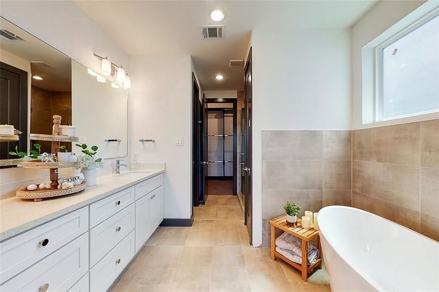 Furnished interior in a model home at Edwards in The Woodlands (Image 7).