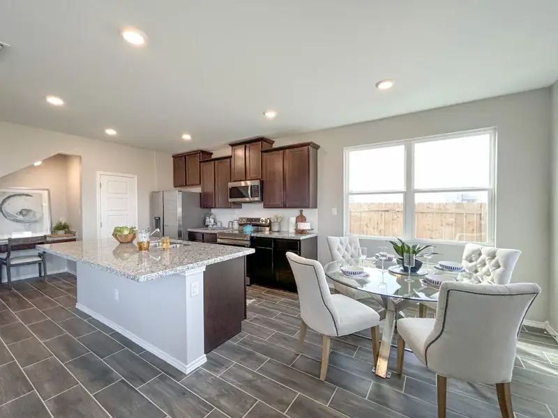 Furnished interior in a model home at Cuatro Vientos Sur in Laredo (Image 9).