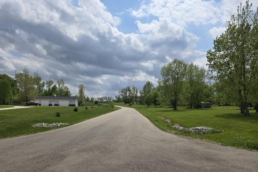 Natural surroundings and green spaces near Valleys in Jackson, MI (Image 6).