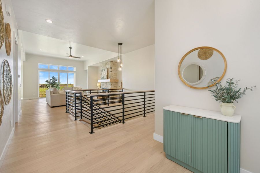 The Aurora Highlands,80019