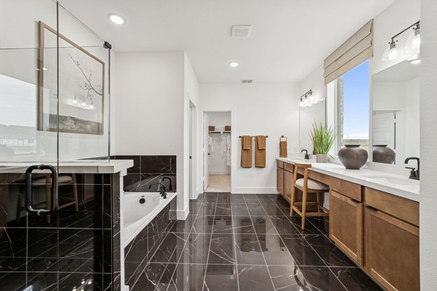 Owner's Bathroom Owner's Bathroom