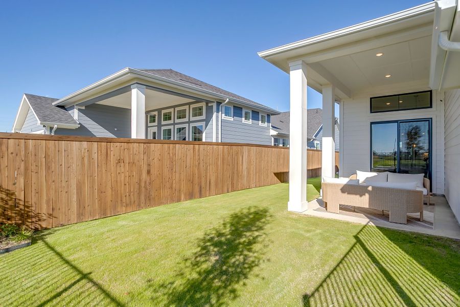 Exterior details of a home in MidTowne, Midlothian (Image 4).