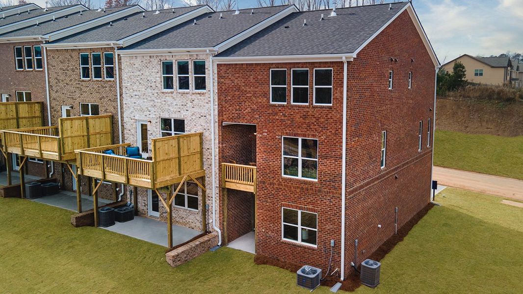 Exterior details of a home in Garden Lakes, Hampton (Image 3).