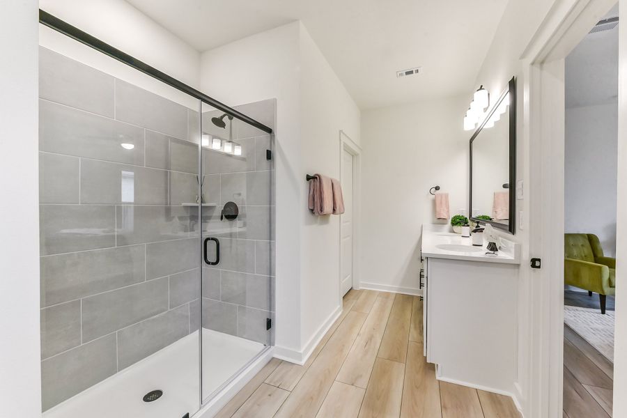 Aldeana  - Rosharon, TX - DSLD Homes - Model Home - Eastover II T - Primary Bath