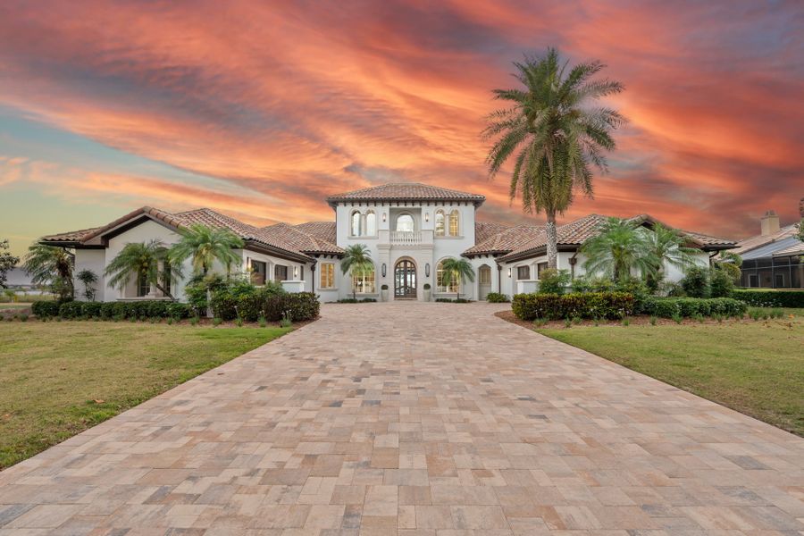 Front exterior of a home in the Independence - Horizon West community, located in Winter Garden, FL (Image 16).