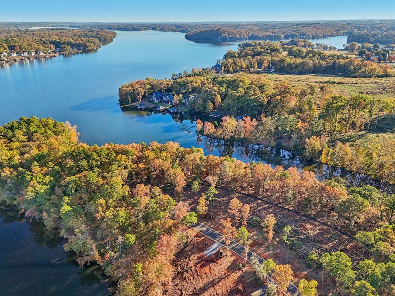 Natural surroundings and green spaces near Edgewater on Lake Tillery Waterfront in Norwood, NC (Image 15).