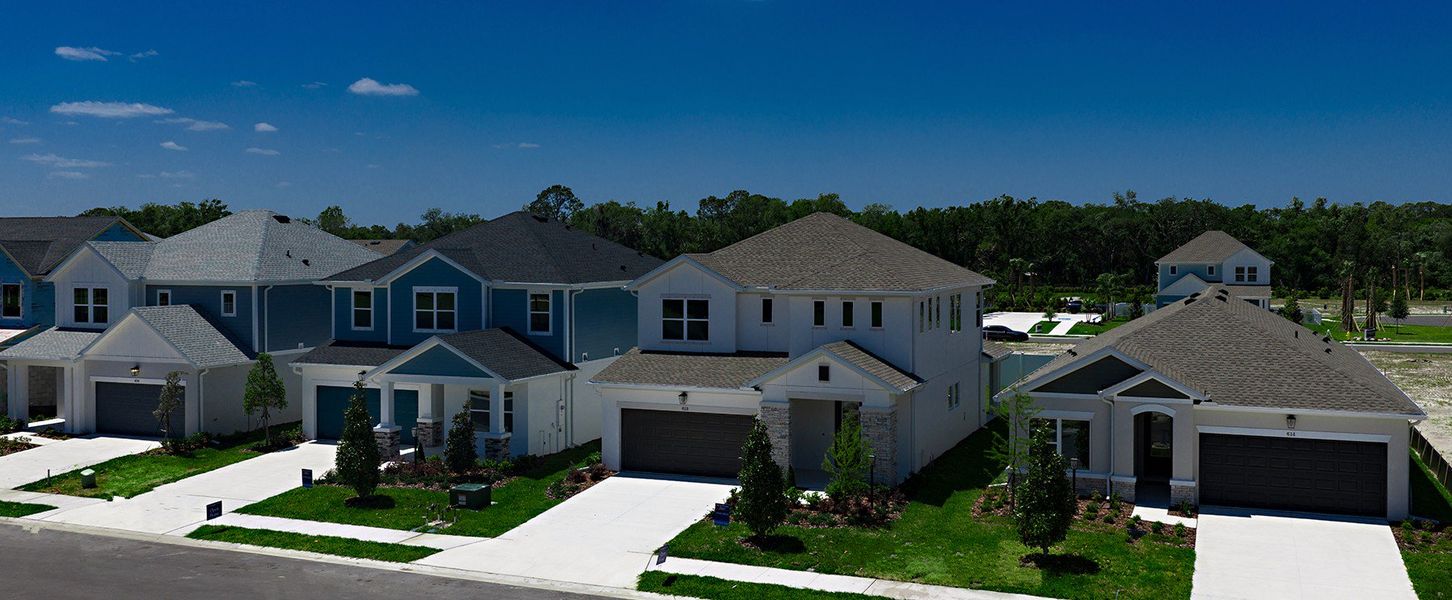 Front exterior of a home in the Eastlyn community, located in Bradenton, FL (Image 5).