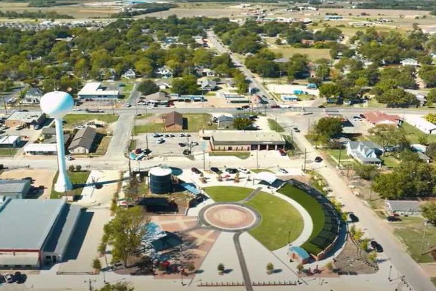 Aerial view of the River Ranch community in Van Alstyne, TX, showing layout and nearby surroundings (Image 1). Aerial view of the River Ranch community in Van Alstyne, TX, showing layout and nearby surroundings (Image 1).
