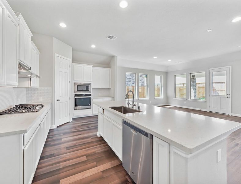 Image 29 of the Lakes of Bella Terra West community in Richmond, TX.